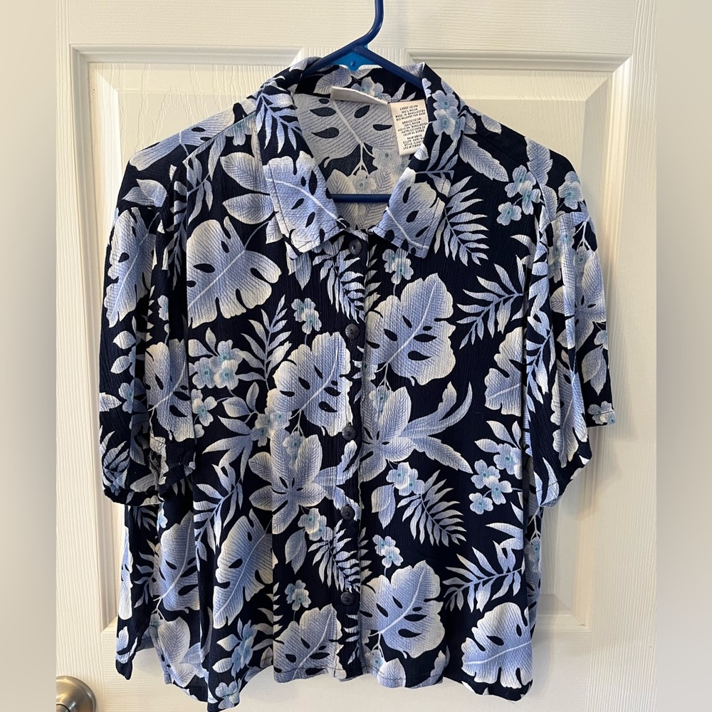 Kathy Lee Collection Large Short Sleeve Collared Button Down Top